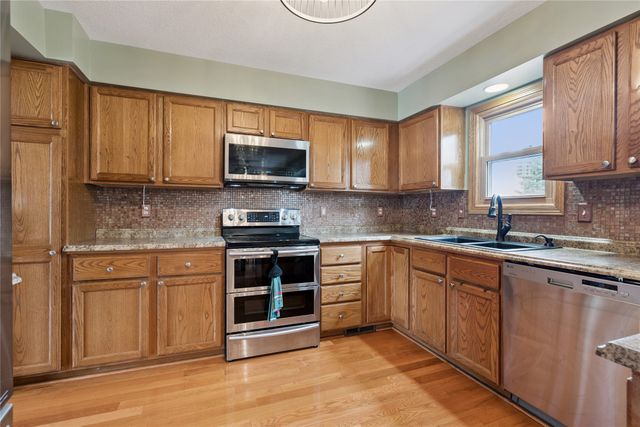 6628 Monticello Court, Johnston, IA 50131