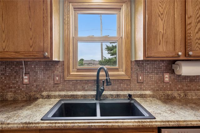 6628 Monticello Court, Johnston, IA 50131