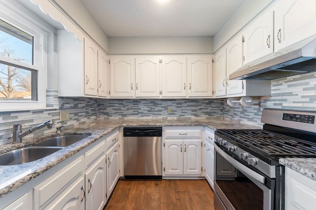 1311 Royal Drive, Bentonville, AR 72712