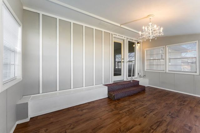 1311 Royal Drive, Bentonville, AR 72712