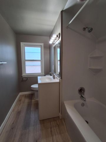 3649 Regent Avenue N, Robbinsdale, MN 55422