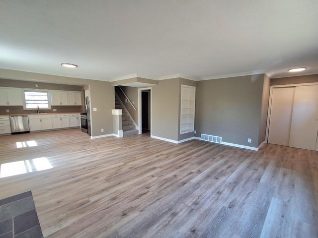 3649 Regent Avenue N, Robbinsdale, MN 55422