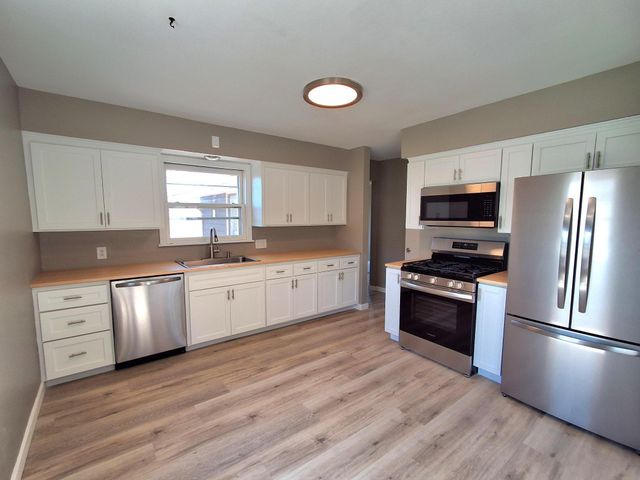 3649 Regent Avenue N, Robbinsdale, MN 55422