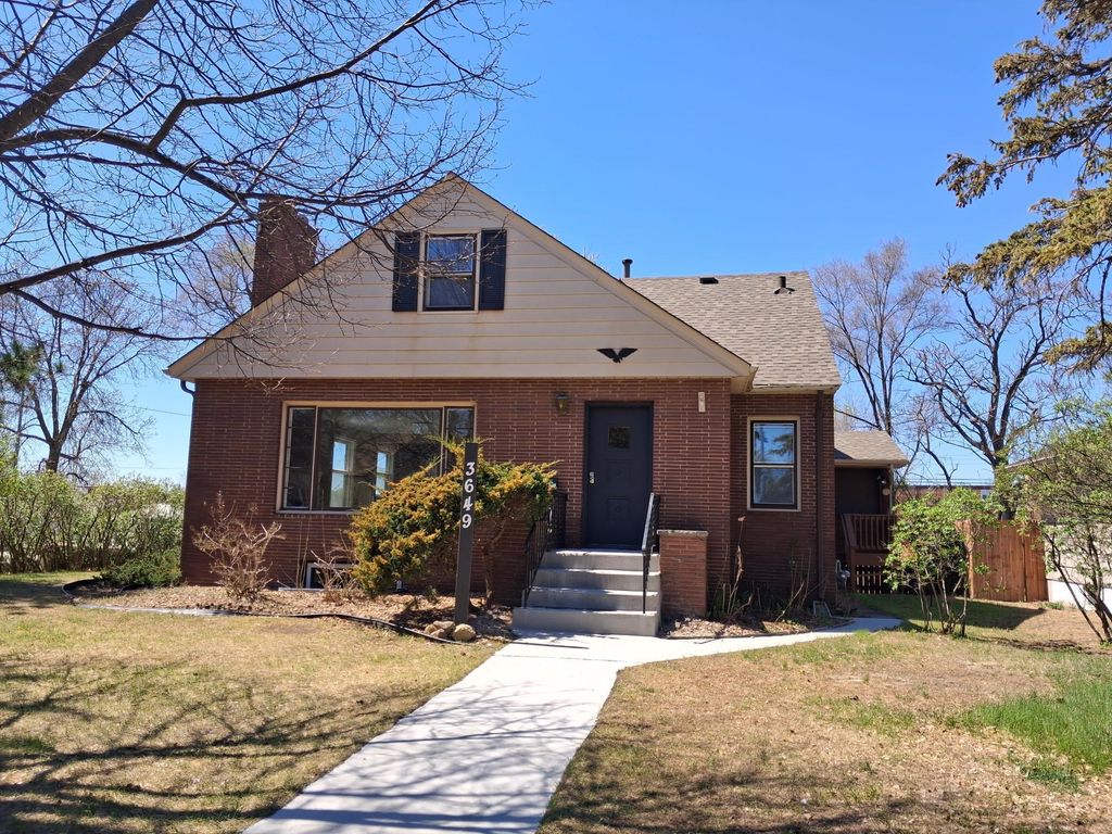 3649 Regent Avenue N, Robbinsdale, MN 55422