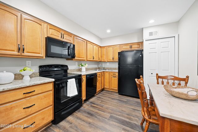 1600 Gardiner Ln 203, Louisville, KY 40205