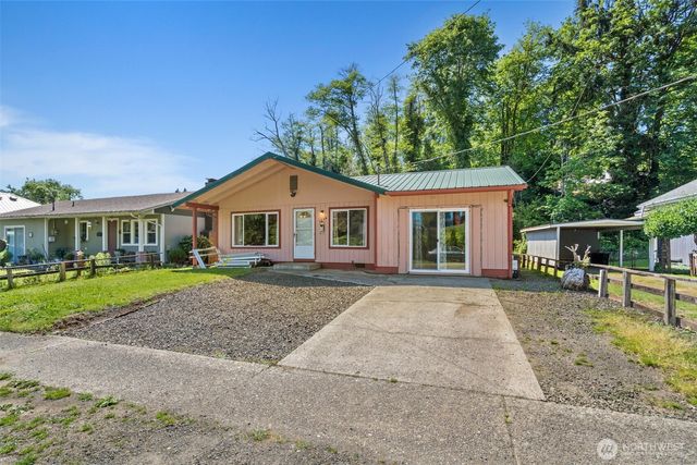 1334 Larch Street, Raymond, WA 98577