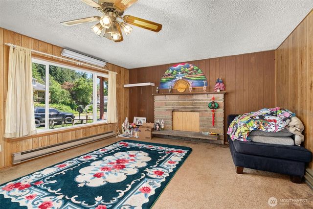 1334 Larch Street, Raymond, WA 98577