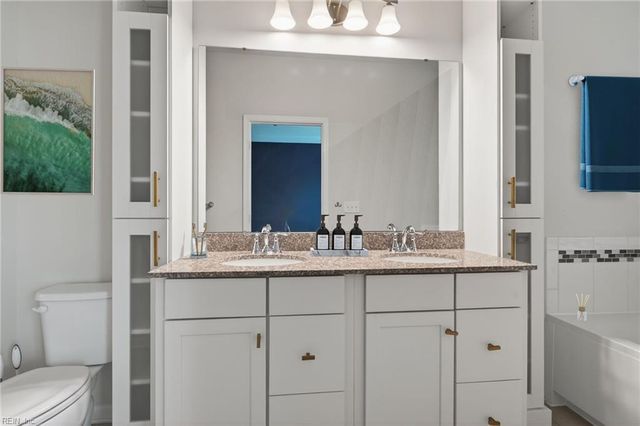 516 Clara LN, Virginia Beach, VA 23451