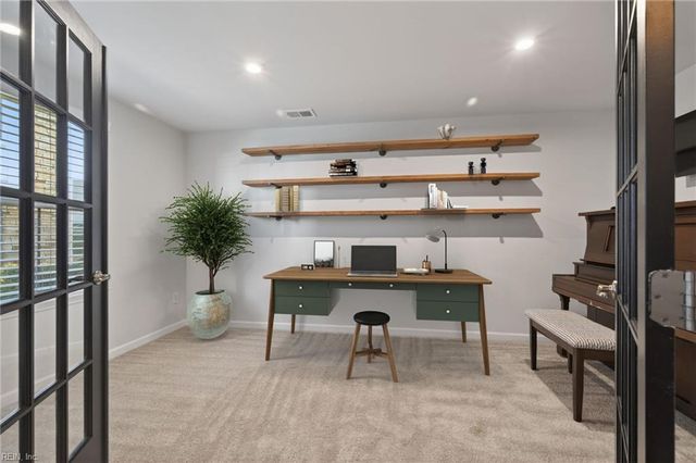 516 Clara LN, Virginia Beach, VA 23451