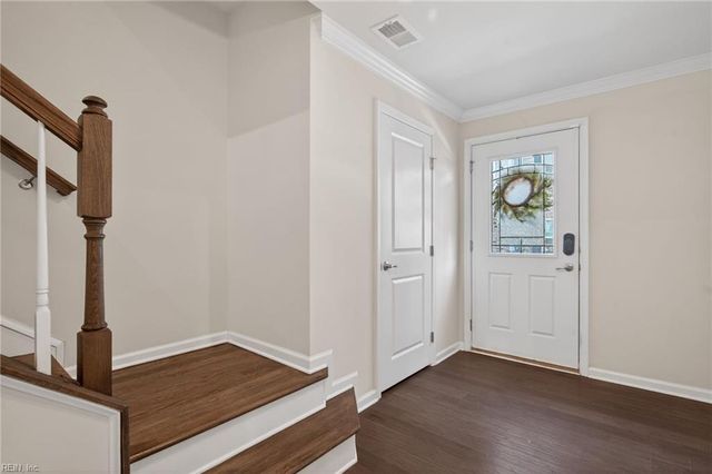 516 Clara LN, Virginia Beach, VA 23451