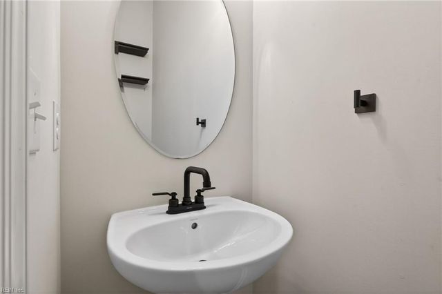 516 Clara LN, Virginia Beach, VA 23451