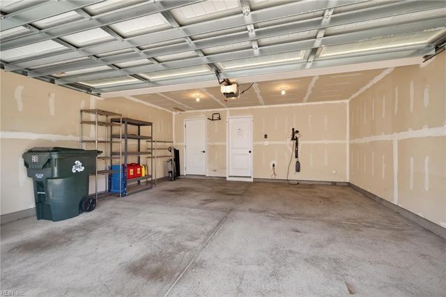 516 Clara LN, Virginia Beach, VA 23451