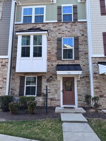 516 Clara LN, Virginia Beach, VA 23451