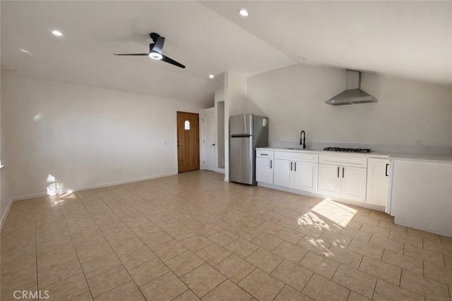 7804 Loma Verde Avenue, Canoga Park, CA 91304