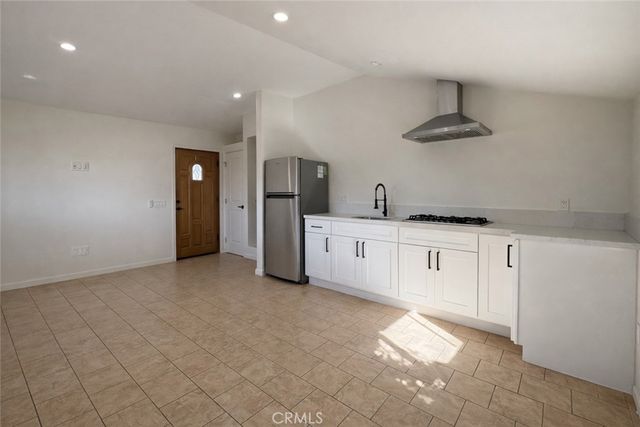 7804 Loma Verde Avenue, Canoga Park, CA 91304