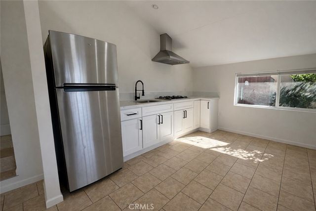 7804 Loma Verde Avenue, Canoga Park, CA 91304