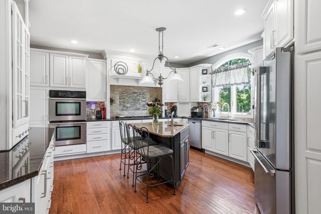 24 WINDING WAY, Mullica Hill, NJ 08062