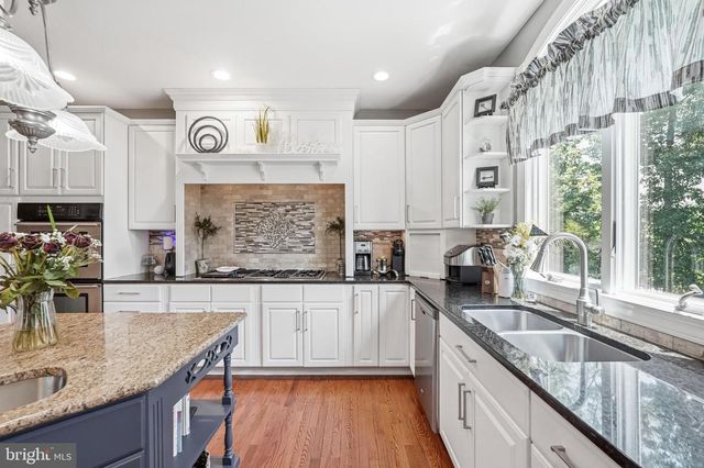 24 WINDING WAY, Mullica Hill, NJ 08062