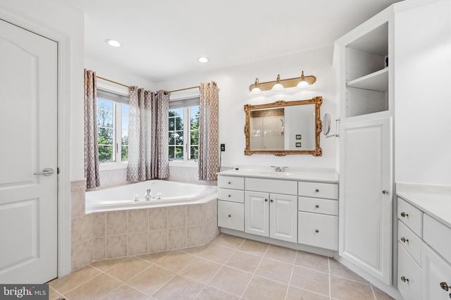 24 WINDING WAY, Mullica Hill, NJ 08062