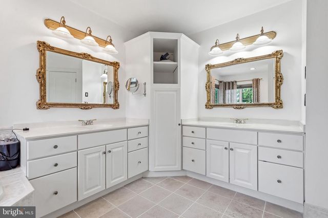 24 WINDING WAY, Mullica Hill, NJ 08062