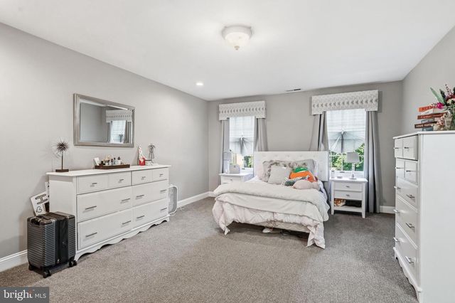 24 WINDING WAY, Mullica Hill, NJ 08062