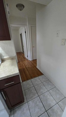 9458 Glenlake Avenue, Rosemont, IL 60018