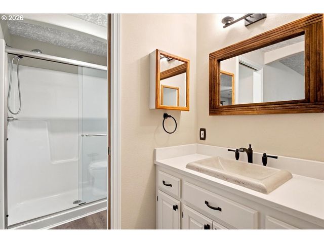5746 FLAIRSTONE Dr, Salem, OR 97306