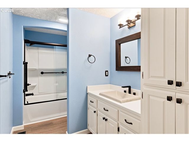 5746 FLAIRSTONE Dr, Salem, OR 97306