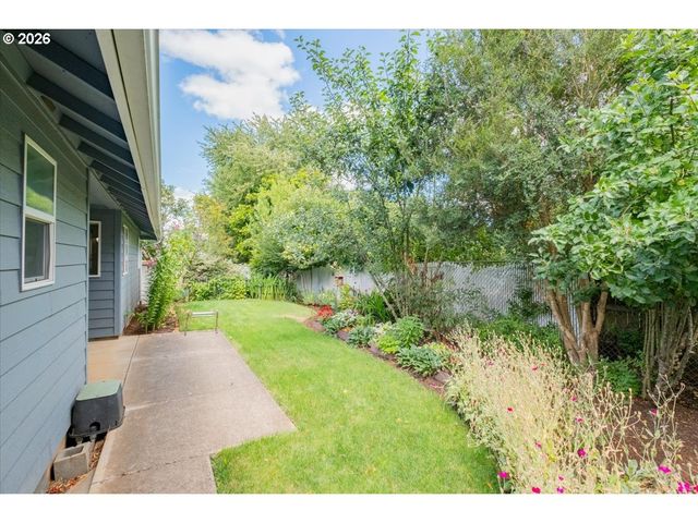 5746 FLAIRSTONE Dr, Salem, OR 97306