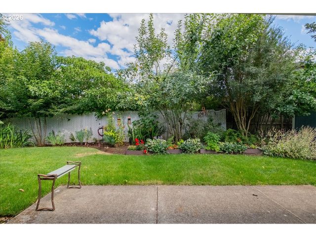 5746 FLAIRSTONE Dr, Salem, OR 97306