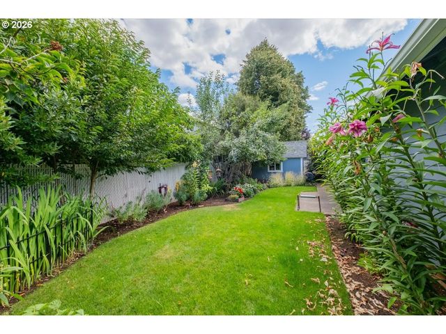 5746 FLAIRSTONE Dr, Salem, OR 97306