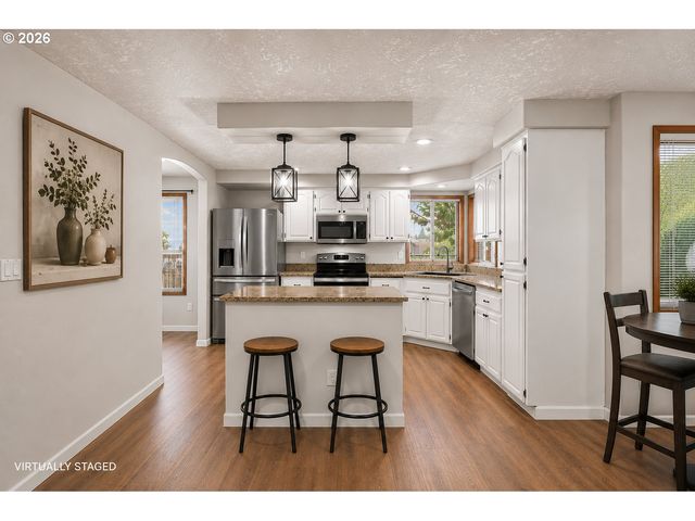 5746 FLAIRSTONE Dr, Salem, OR 97306