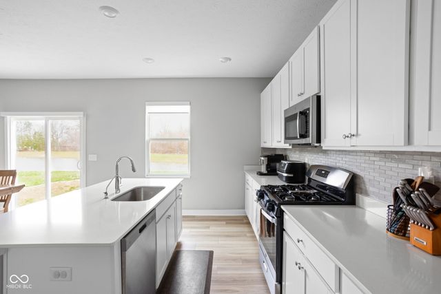 2162 Bauer Creek Drive, Whitestown, IN 46075