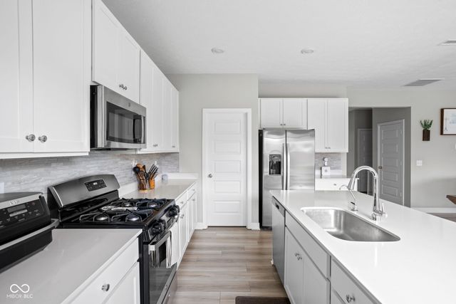 2162 Bauer Creek Drive, Whitestown, IN 46075