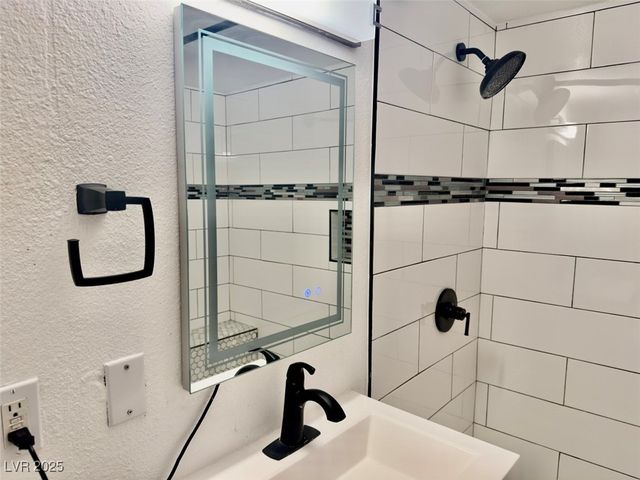 4030 East Carey Avenue 2, Las Vegas, NV 89115