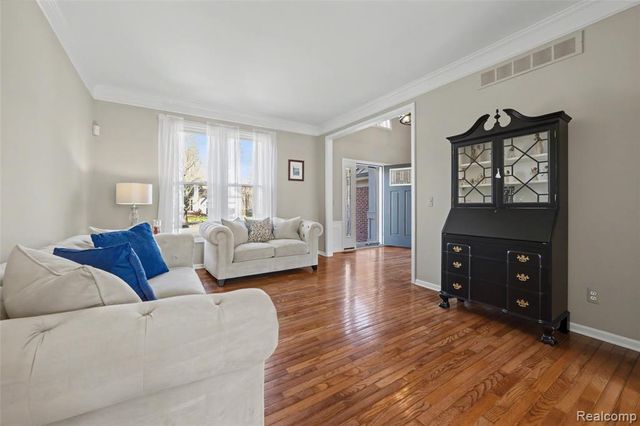 3855 Sequoia Drive, Lake Orion, MI 48360