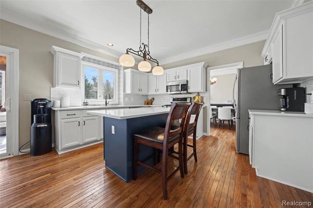 3855 Sequoia Drive, Lake Orion, MI 48360