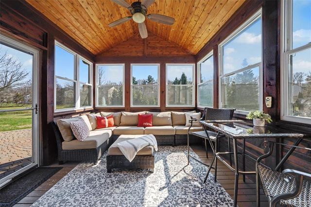 3855 Sequoia Drive, Lake Orion, MI 48360