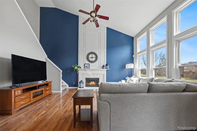 3855 Sequoia Drive, Lake Orion, MI 48360