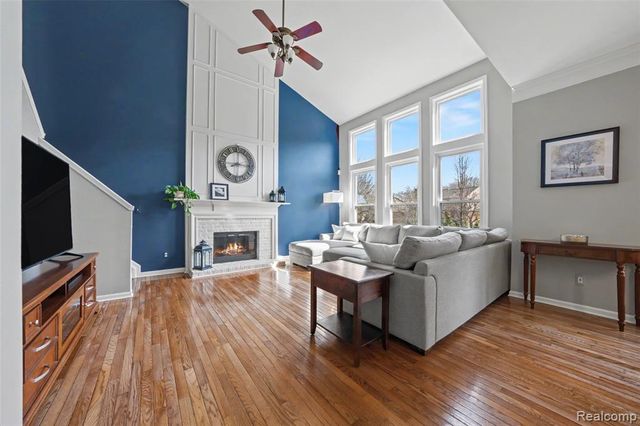 3855 Sequoia Drive, Lake Orion, MI 48360