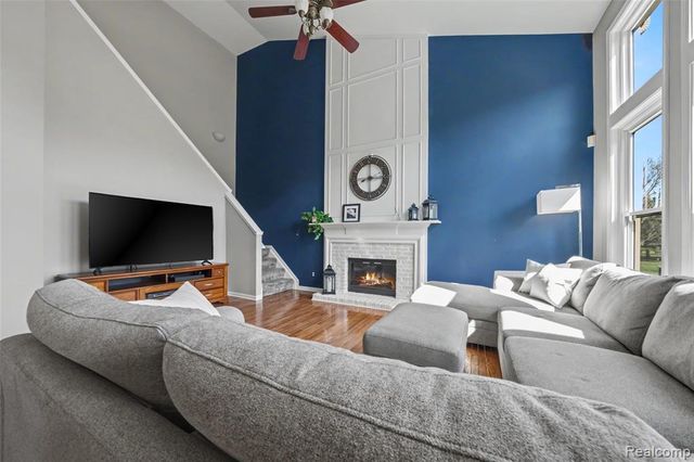 3855 Sequoia Drive, Lake Orion, MI 48360