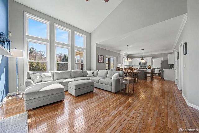 3855 Sequoia Drive, Lake Orion, MI 48360