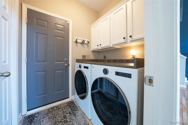 3855 Sequoia Drive, Lake Orion, MI 48360