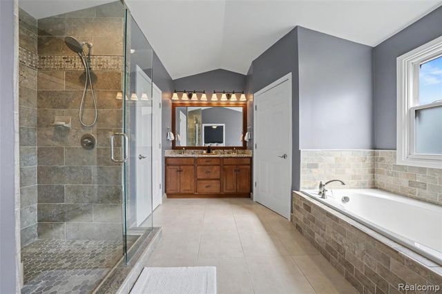 3855 Sequoia Drive, Lake Orion, MI 48360