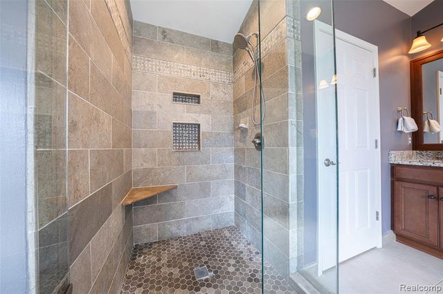 3855 Sequoia Drive, Lake Orion, MI 48360