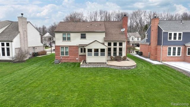 3855 Sequoia Drive, Lake Orion, MI 48360