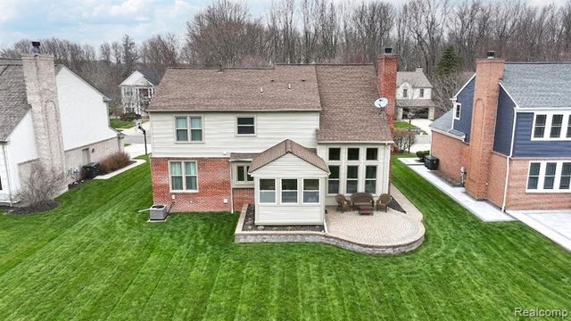 3855 Sequoia Drive, Lake Orion, MI 48360