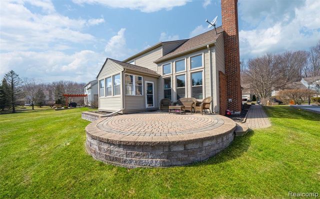 3855 Sequoia Drive, Lake Orion, MI 48360