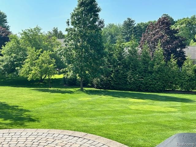 3855 Sequoia Drive, Lake Orion, MI 48360