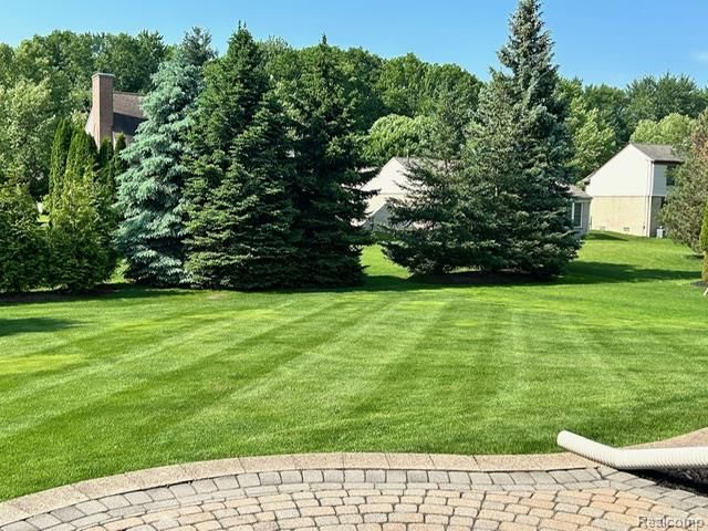 3855 Sequoia Drive, Lake Orion, MI 48360
